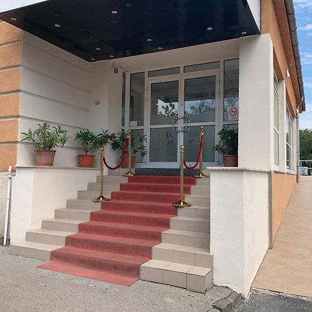 Only 15 Minutes To City Center, Free Secure Parking Budapest Exteriör bild